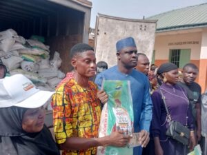 Ramadan: Ajadi-Prudent Distributes Food, Cash to 2,000 Kwarans