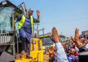 Gov AbdulRazaq Flags Off 21km Oke-Oyi/Lanwa, Oke-Ose/Maya Asunlope Road Projects